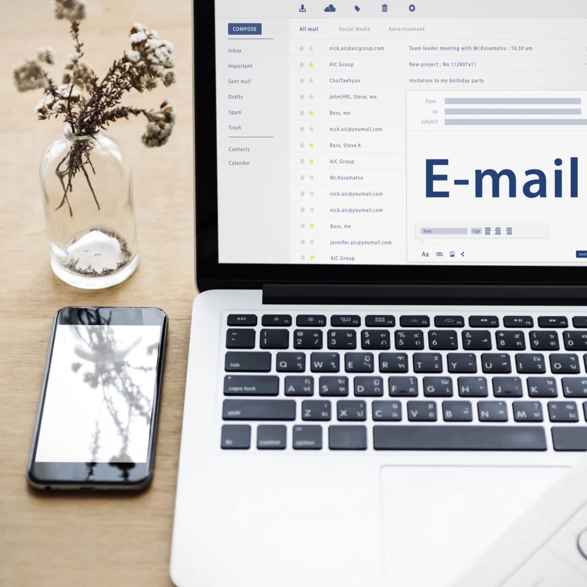 online-message-communication-connection-concept-scaled 1 Contacto
